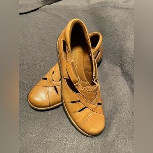 Clark’s Bendables Tan Leather Nikki Regatta 39337 Loafer Sandal Sz 8.5